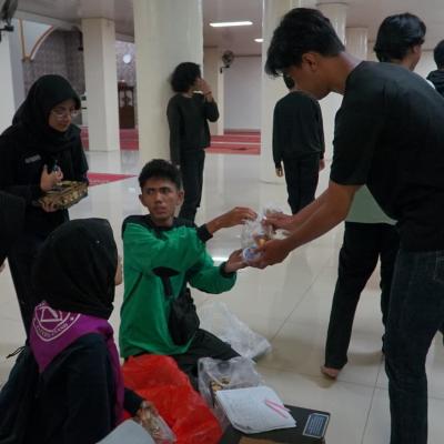UNAND Salurkan Bantuan Tanggap Bencana bagi Mahasiswa Terdampak di Masjid Nurul Ilmi Universitas Andalas