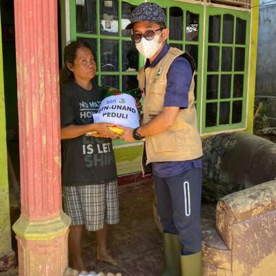 Unand Dan Mahasiswa Kkn Kebencanaan Gelar Gotong Royong Di Simpang Pasir Pasar Baru 